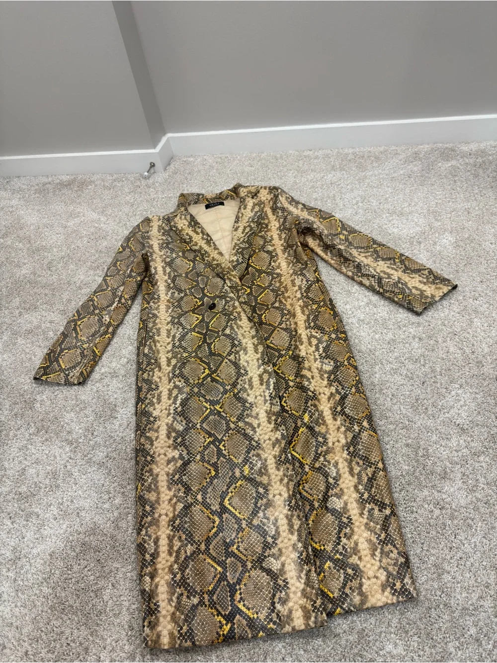 Retro AKIRA Snake-Print Trench Coat - Beige with Baby and Banana Yellow Accents
